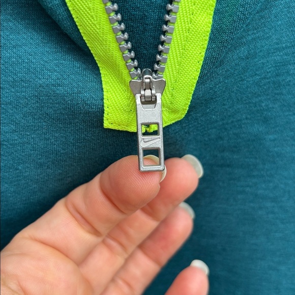 Nike Golf Green Short Sleeve Rounded Neck Top with Lime Zipper Accent Sz L - Picture 8 of 9